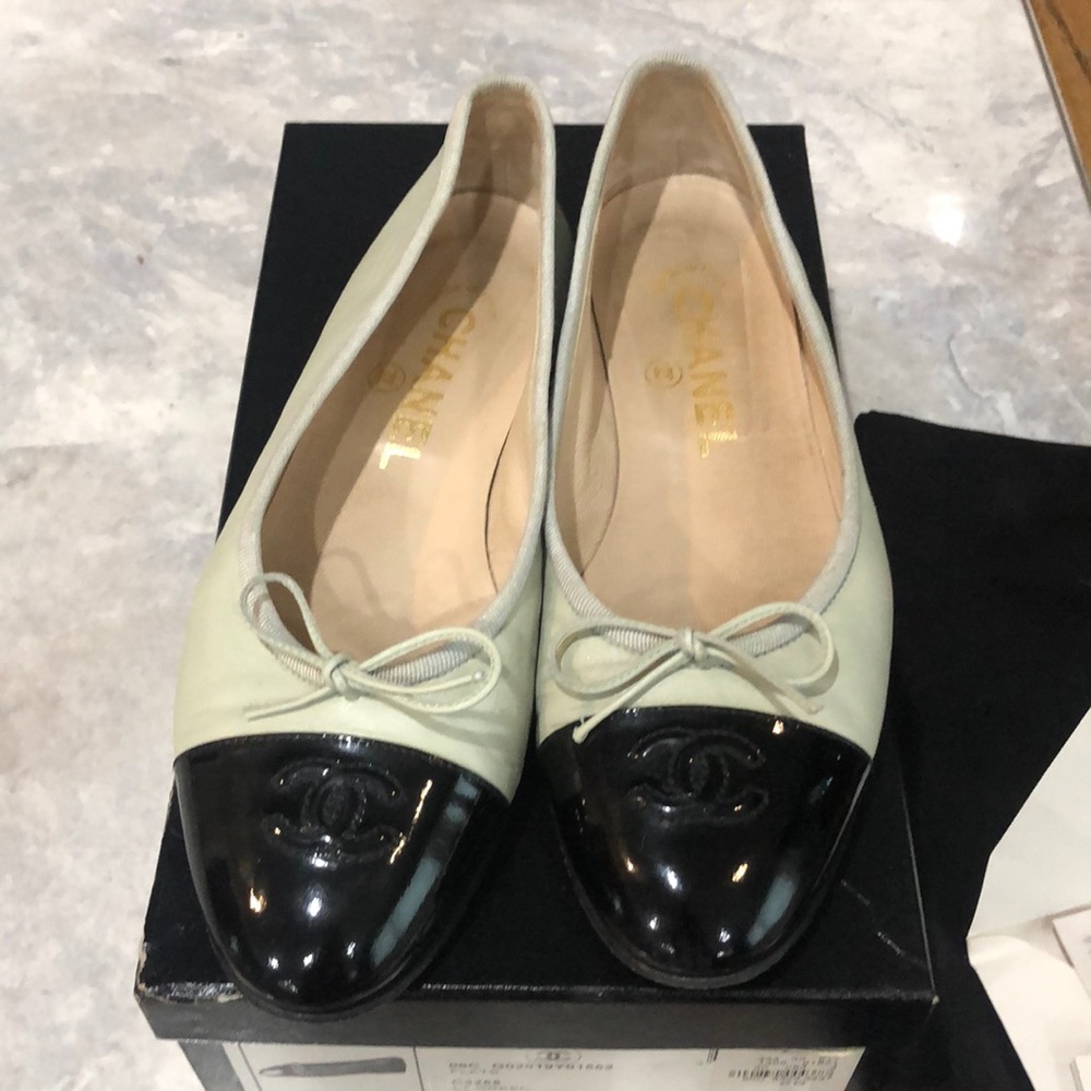 Chanel ballerinas light green leather blackcap toe